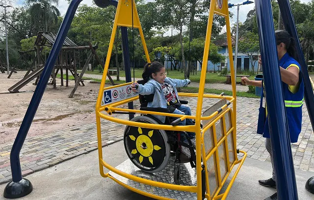 Praças e parques de Diadema ganham brinquedos novos e adaptados