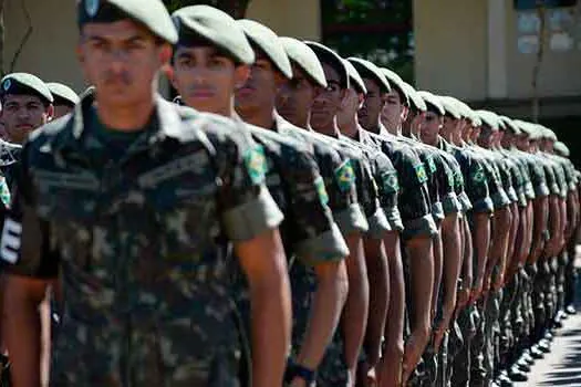 Reforma ameaça opor Bolsonaro aos praças