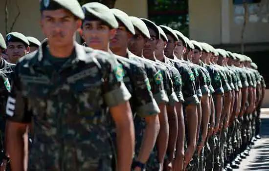 Reforma ameaça opor Bolsonaro aos praças