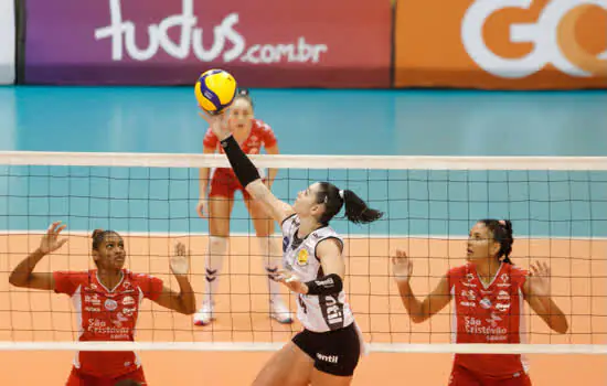 Superliga Banco do Brasil: Confronto que abre semifinal feminina promete equilíbrio