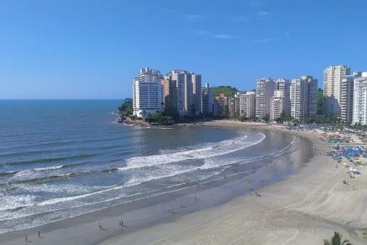 Mesmo com policiamento reforçado, praias de Guarujá têm pouco movimento