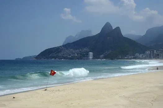 RJ deve ter feriado prolongado, mas há divergências sobre medidas contra covid