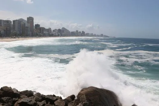 Ciclone subtropical ganha força no litoral brasileiro