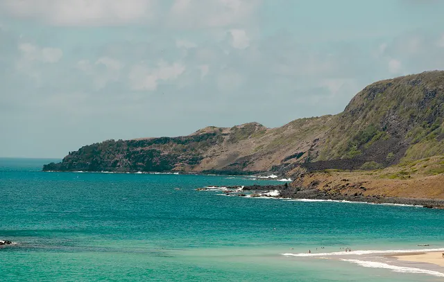 Fernando de Noronha atrai pais e filhos na época das férias escolares