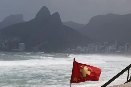 Ressaca nas praias do RJ tem previsão de ondas de 3 metros