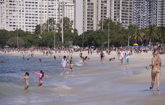 Aluguel diário na praia em Janeiro varia de R$ 300