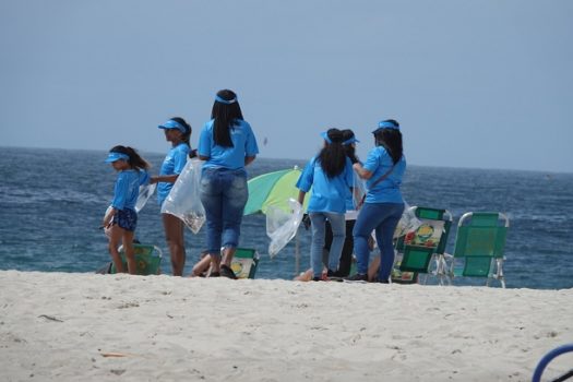 Praia de Copacabana recebe o projeto Recicla Orla