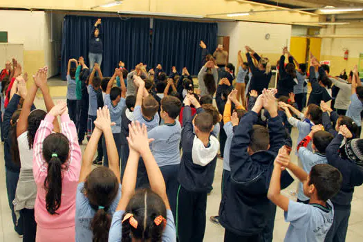 Profissionais estimulam concentração e promovem saúde nas escolas