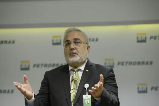 Presidente da Petrobras diz que pode reduzir preço da gasolina