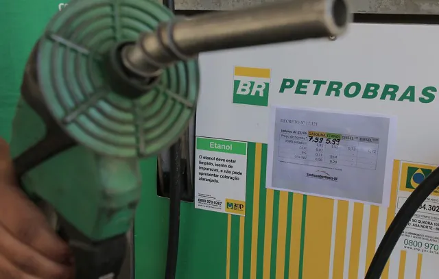 Petrobras reduz preço da gasolina e do diesel para distribuidoras