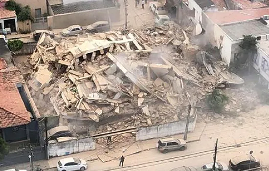 Prédio residencial desaba em bairro de classe média de Fortaleza