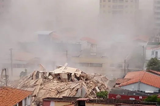 Fortaleza: Bombeiros buscam sobreviventes em prédio que ruiu; uma pessoa morreu