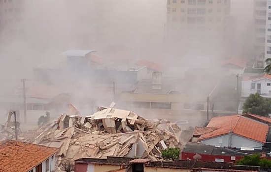 Fortaleza: Bombeiros buscam sobreviventes em prédio que ruiu; uma pessoa morreu