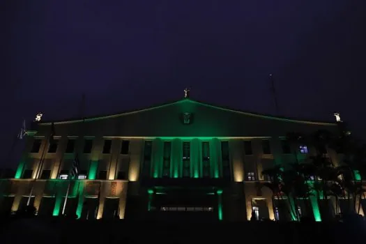 Palácio dos Bandeirantes ganha iluminação em homenagem ao Rei Pelé