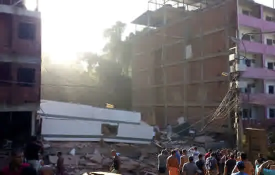 Tragédias sem fim no Rio de Janeiro: Dois prédios desabam na zona oeste