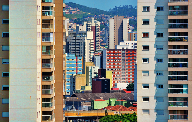 Justiça suspende PL em São Paulo que permite usar verba de habitação social para recapear