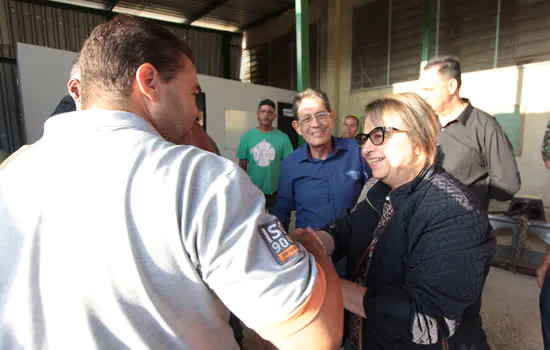 Equipe de serviços urbanos recebe prefeita Alaíde Damo