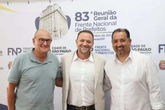 Prefeito de Diadema participa de reunião geral da Frente Nacional de Prefeitos, em SP