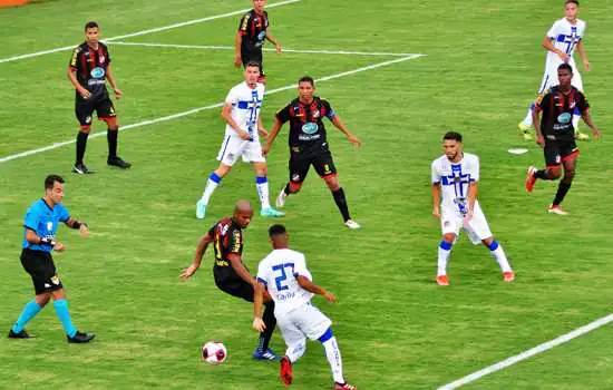 Prefeito prestigia jogo da Copinha em Diadema