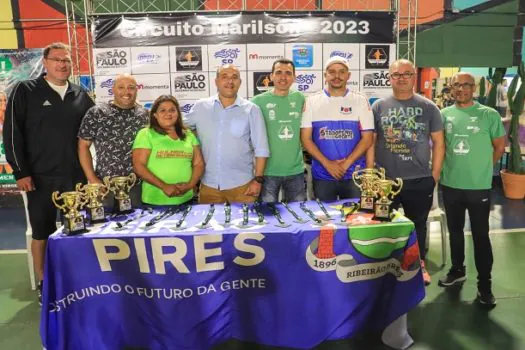 Atleta Marilson Gomes participa da entrega de Kits da Corrida da Mulher Determinada