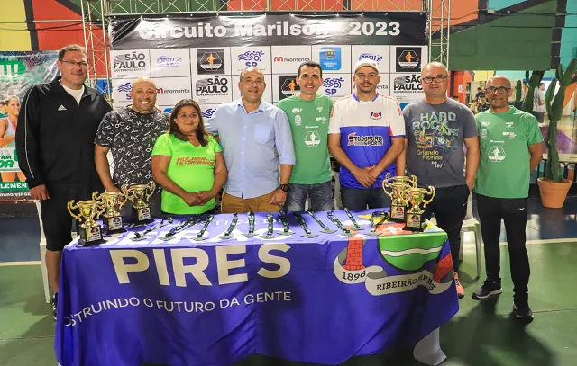 Atleta Marilson Gomes participa da entrega de Kits da Corrida da Mulher Determinada