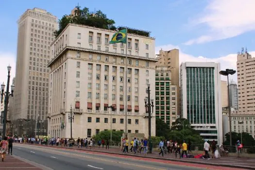 Com refletores e lâmpadas potentes, Centro Histórico fica mais iluminado