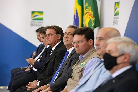 Bolsonaro diz que Brasil foi o país que menos sofreu na economia durante a pandemia