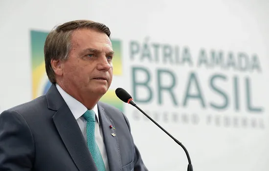 Bolsonaro sanciona fim da LSN