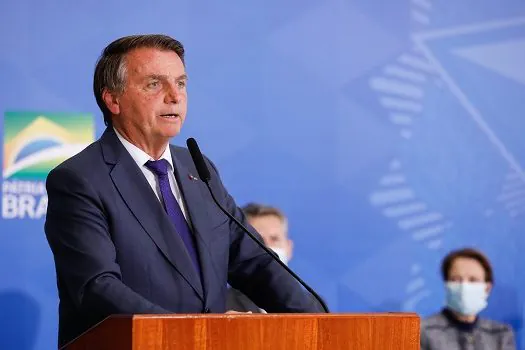 Bolsonaro veta dispensa da prova de vida no INSS