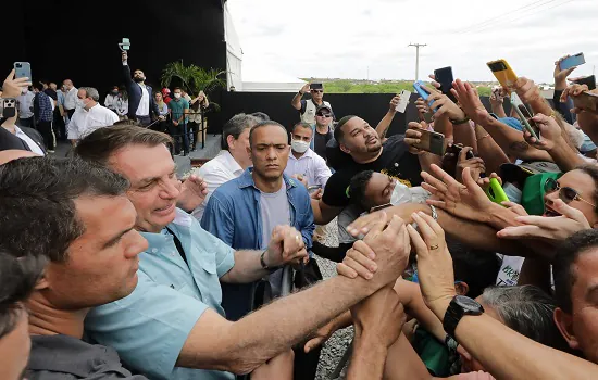 Bolsonaro diz que pretende revogar lei que obriga vacinação contra covid-19