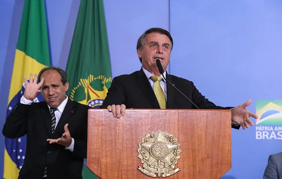 Bolsonaro veta projeto que liberaria remédios para câncer via planos de saúde