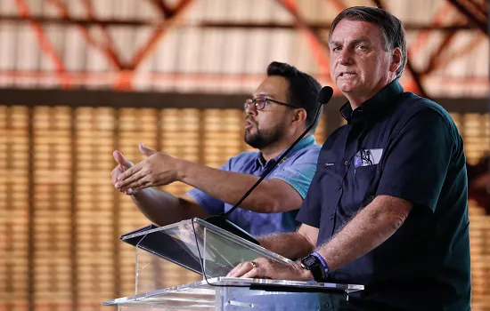 Bolsonaro pede comparação do governo dele com o do PT em evento