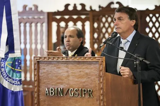 Bolsonaro e sua base criticam nas redes sociais atos contra o governo