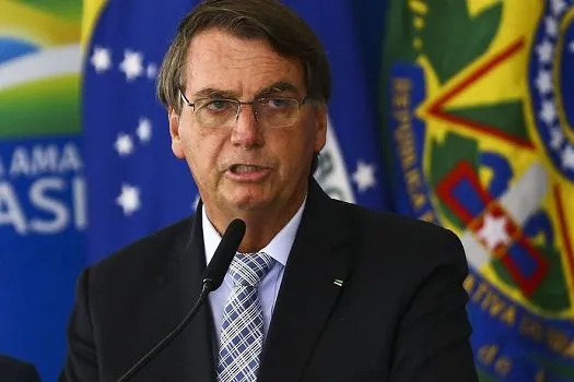 Bolsonaro: ‘Vou tomar por último, tem muita gente apavorada aguardando a vacina’