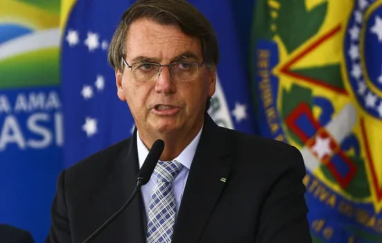 Apoiadores de Bolsonaro fazem carreata em Brasília contra governadores