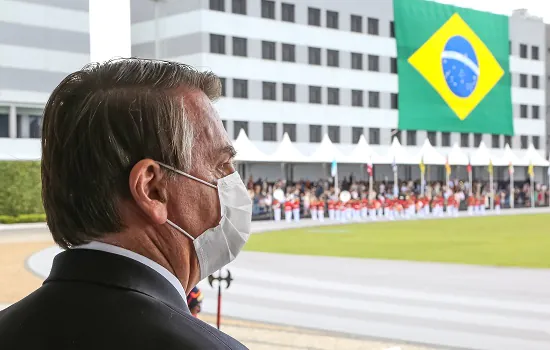 Bolsonaro: ao não assinarmos cláusula da Pfizer