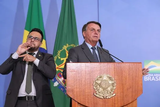 Bolsonaro volta a criticar ministros do STF e do TSE