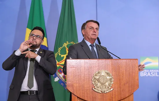 Bolsonaro volta a criticar ministros do STF e do TSE