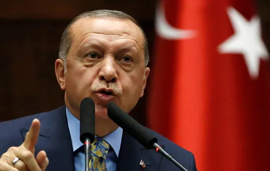 Turquia aprova lei que pode prender jornalistas por ‘desinformação’