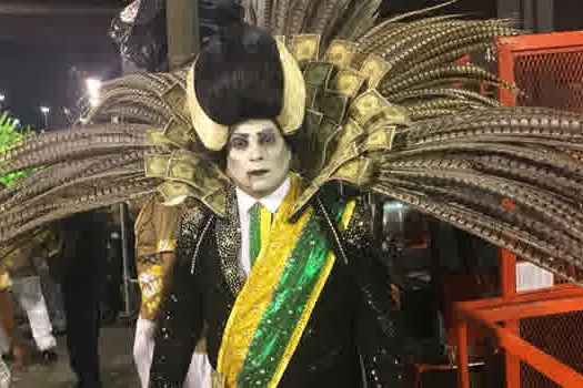 O Carnaval e a política: relembre momentos em que os presidentes caíram na folia