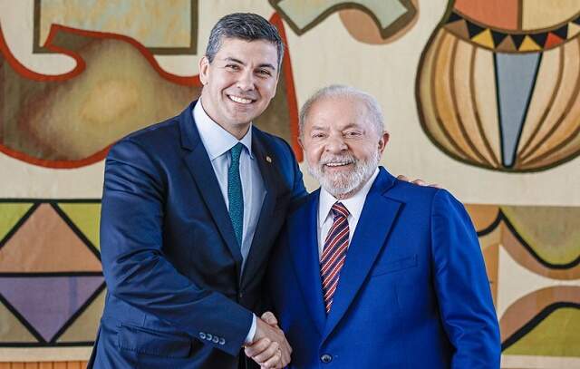 Lula participa da posse do novo presidente do Paraguai nesta terça (15)