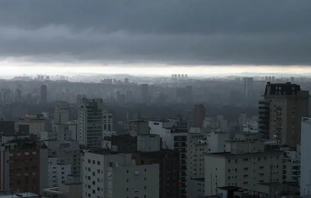 Chuva vai atrapalhar o feriado de 1º de Maio? Veja como fica a previsão do tempo no Brasil