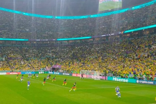 Termina primeira fase da Copa do Mundo.