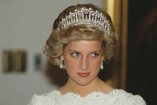 Princesa Diana é homenageada por fãs na internet e comparada com rainha Camilla