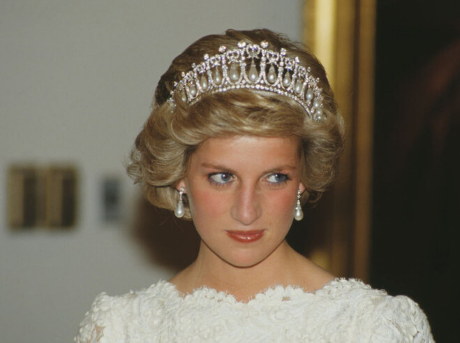 Princesa Diana é homenageada por fãs na internet e comparada com rainha Camilla