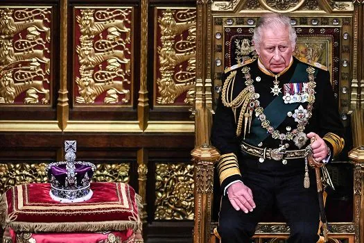 Príncipe Charles substitui Elizabeth em discurso e sinaliza começo de transição