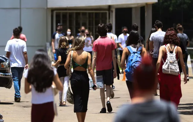 Problemas estruturais distanciam alunos do Enem