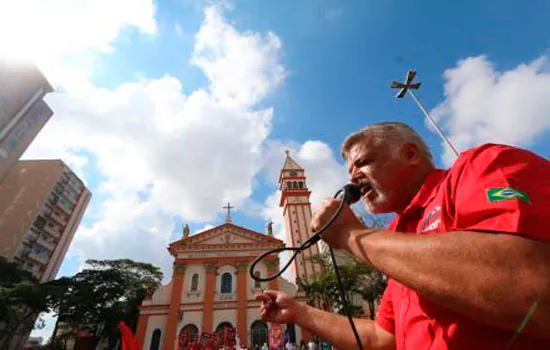 Metalúrgicos do ABC celebram 1º de Maio com procissão