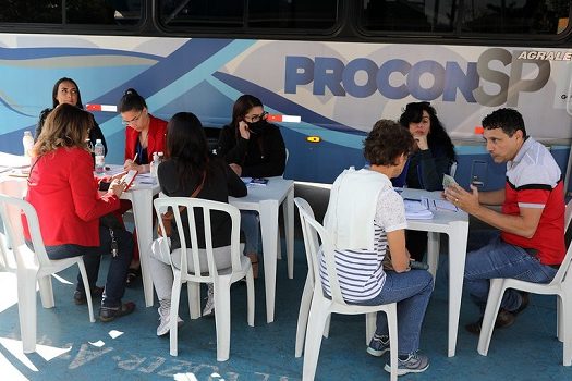 Procon itinerante orienta mais de 50 pessoas em Diadema