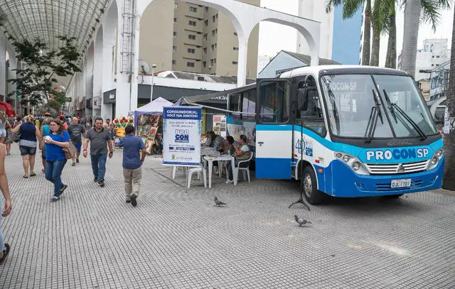 Procon Móvel realiza atendimento na Rua Coronel Oliveira Lima nesta quinta